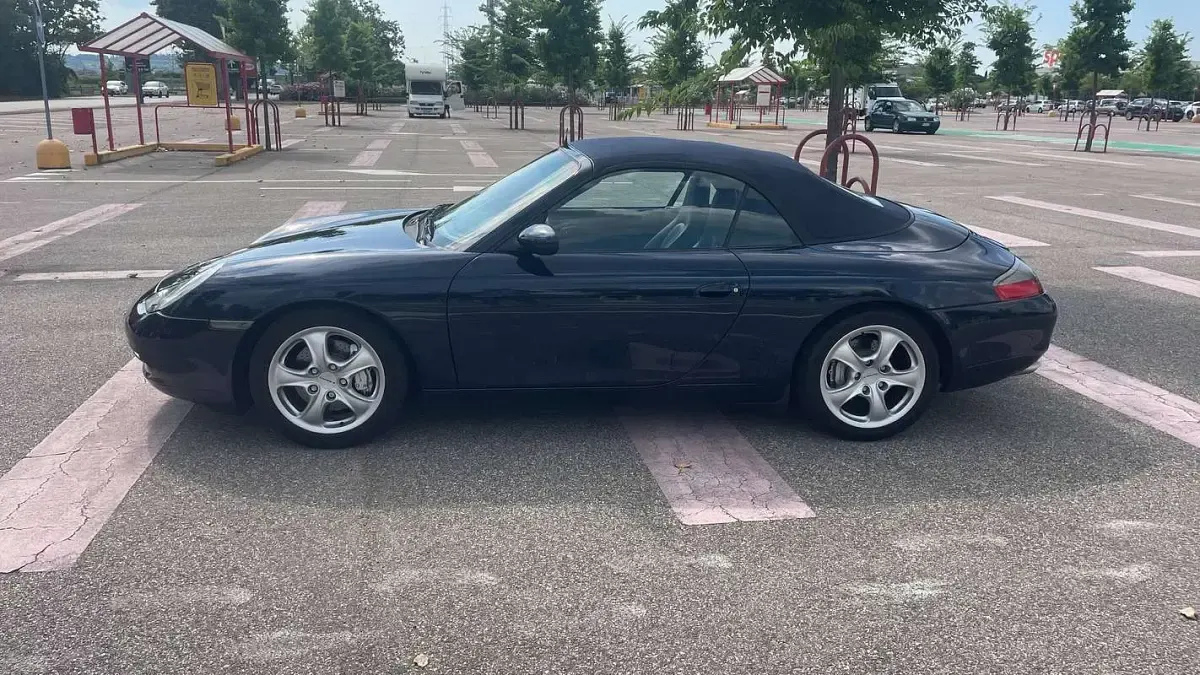 Usata Porsche 911 Carrera 4 Cabriolet 300 CV (220 kW) 1999 Blu/azzurro Cabrio