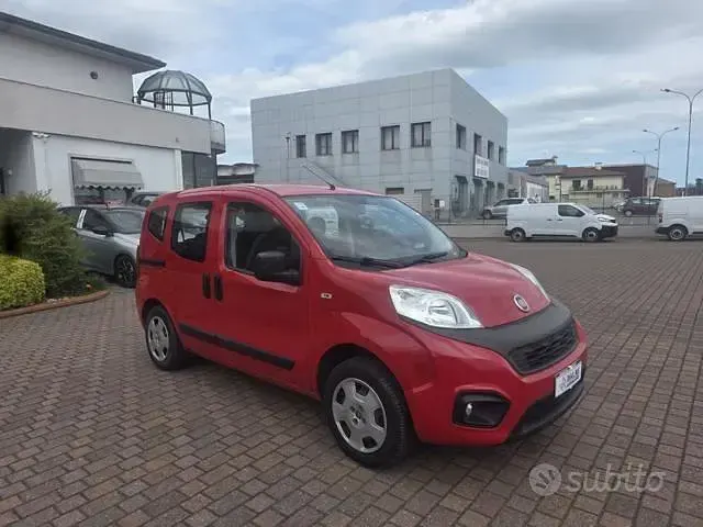 Begagnad Fiat Qubo Easy 80 HK (58 kW) 2019 Röd Minibuss