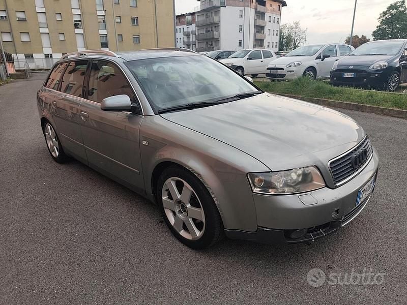 Gebraucht Audi A4 130 PS (95 kW) 2004 Grau Kombi
