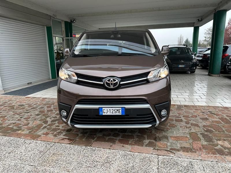 Usata Toyota Proace Verso Executive 144 CV (105 kW) 2022 Marrone Station wagon