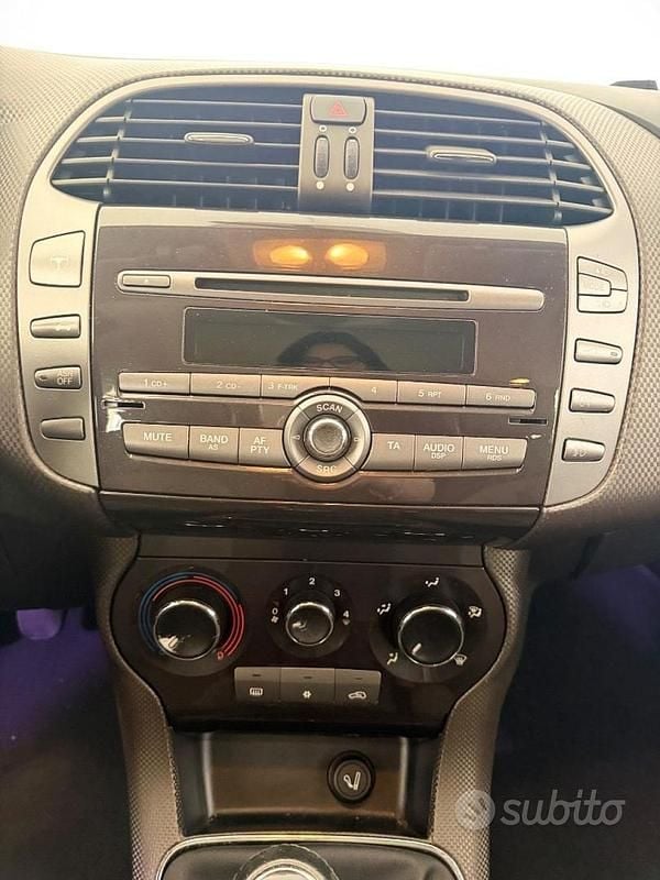 Usata Fiat Bravo Dynamic 90 CV (66 kW) 2007 Oro Utilitaria