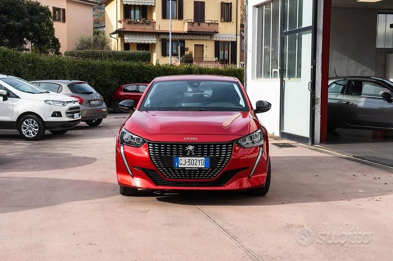 Usata Peugeot 208 Allure 100 CV (73 kW) 2022 Rosso Utilitaria