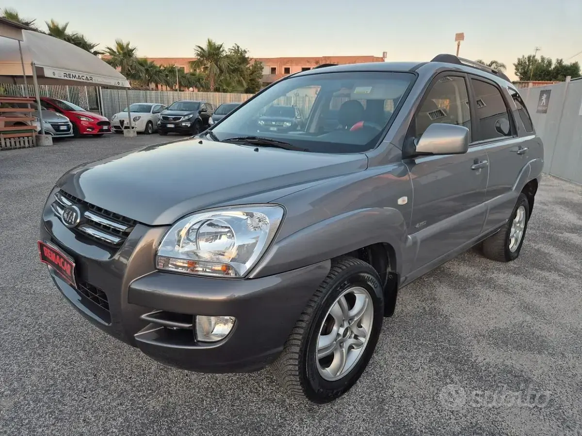 Usata Kia Sportage Active 140 CV (102 kW) 2007 Grigio SUV