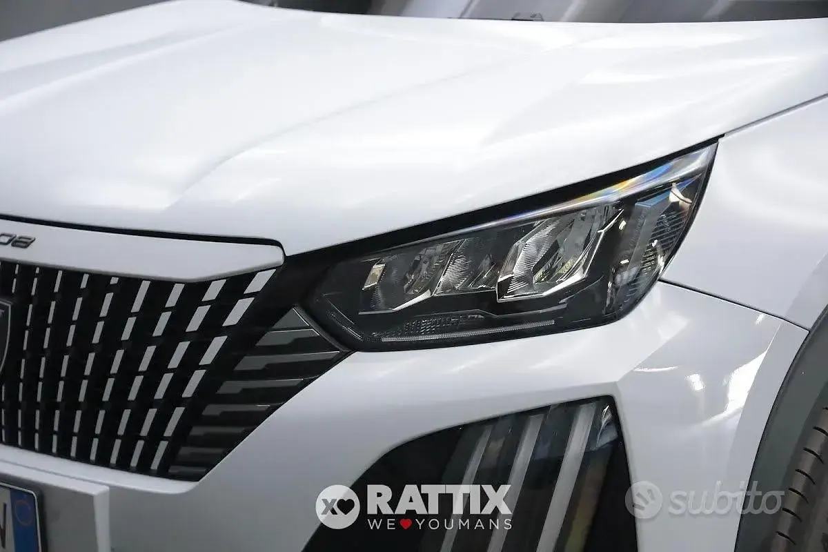 Usata Peugeot 2008 Allure 102 CV (75 kW) 2025 Bianco SUV
