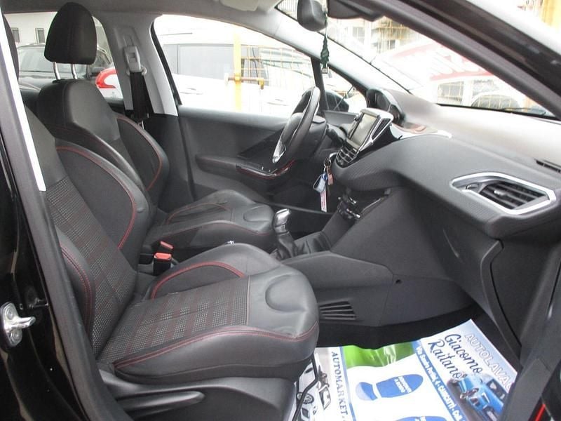 Usata Peugeot 208 GT-line 100 CV (73 kW) 2016 Nero Utilitaria