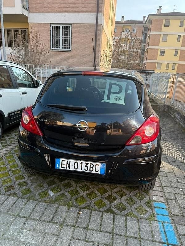 Usata Opel Corsa 2011 Nero Utilitaria