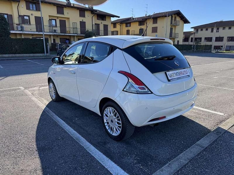 Usata Lancia Ypsilon Silver 69 CV (50 kW) 2016 Bianco Utilitaria