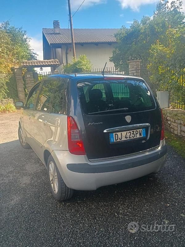 Usata Lancia Musa 77 CV (56 kW) 2008 Grigio Monovolume