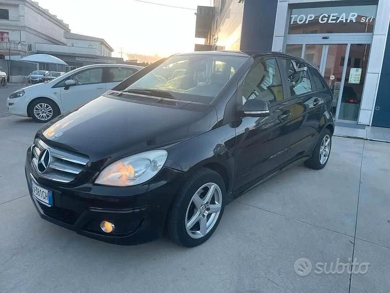 Usata Mercedes B180 Premium 109 CV (80 kW) 2011 Nero Utilitaria