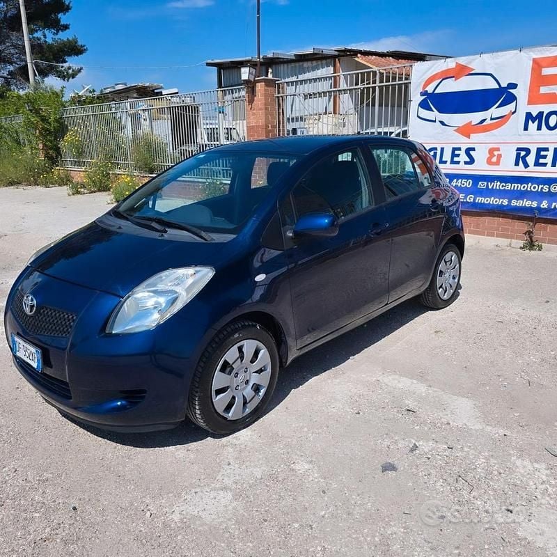 Usata Toyota Yaris 69 CV (50 kW) 2007 Blu Utilitaria
