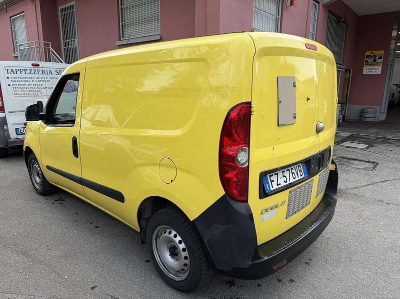Usata Fiat Doblò 95 CV (69 kW) 2019 Giallo Monovolume