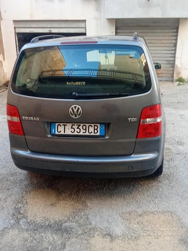 Usata VW Touran 2006 Grigio Monovolume
