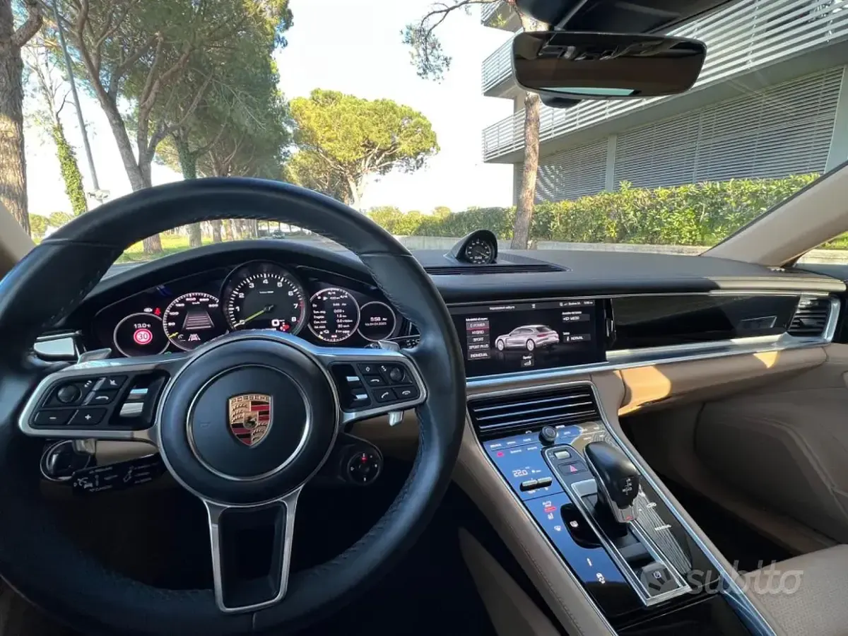 Usata Porsche Panamera 330 CV (242 kW) 2020 Nero Utilitaria