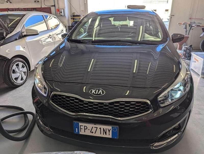 Begagnad Kia Ceed 101 HK (74 kW) 2018 Grå Halvkombi