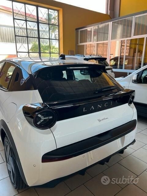 Nuova Lancia Ypsilon 100 CV (73 kW) 2025 Bianco(met.) Utilitaria