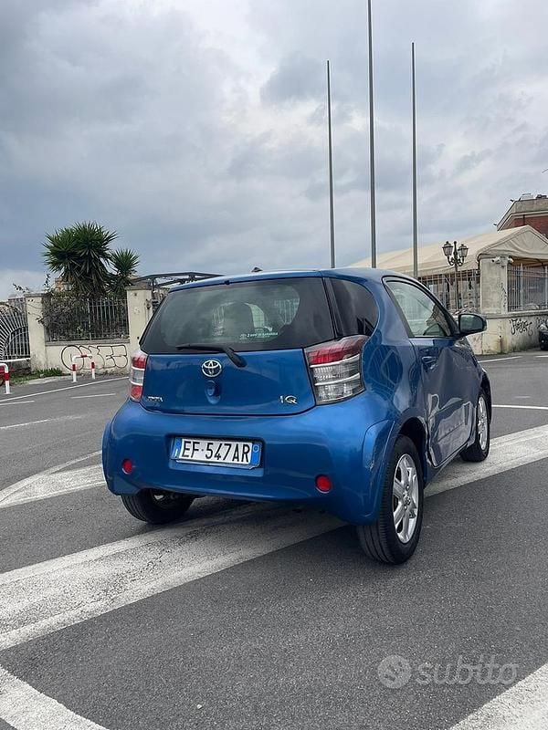 Usata Toyota iQ Sol 98 CV (72 kW) 2010 Blu Utilitaria