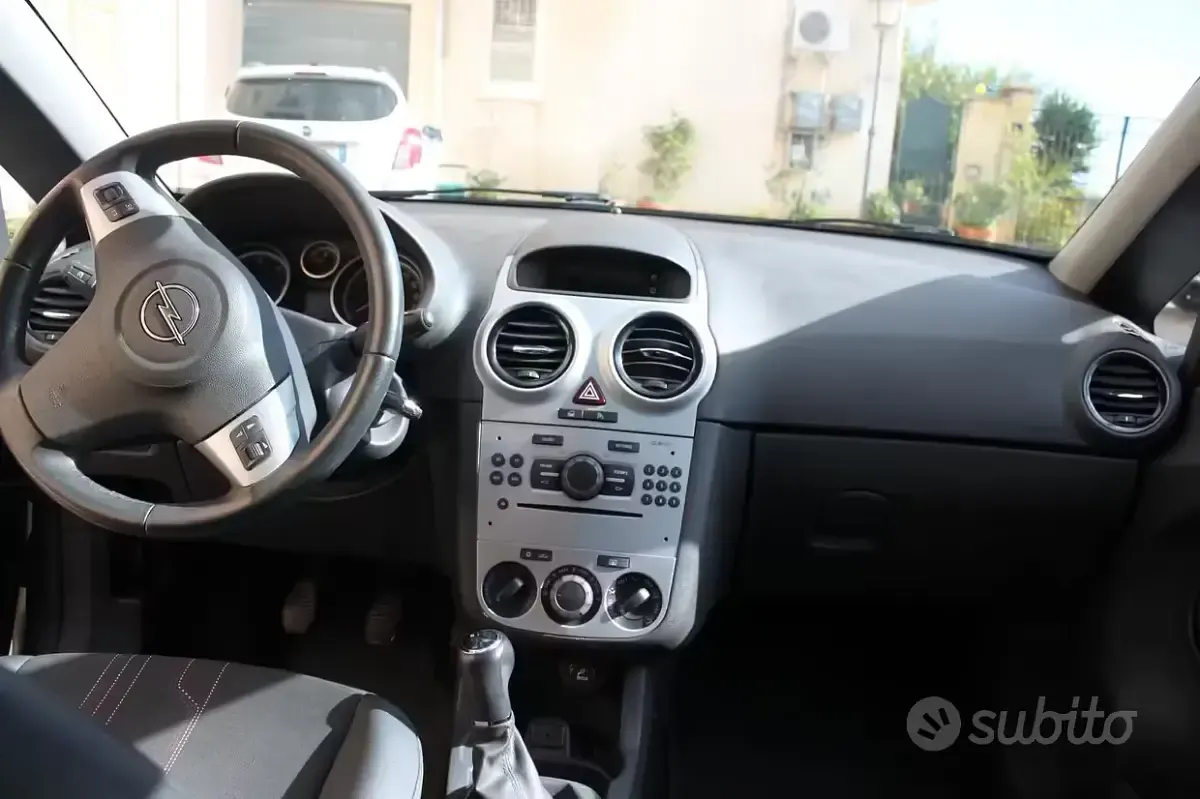 Usata Opel Corsa 75 CV (55 kW) 2012 Grigio Utilitaria
