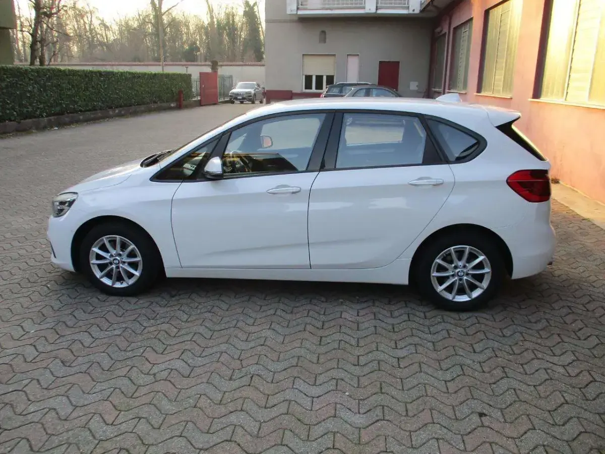 Usata BMW 218 Active Tourer Advantage 136 CV (100 kW) 2015 Bianco Monovolume