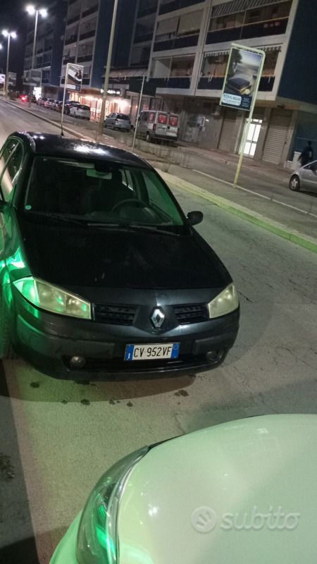 Usata 2005 Renault Mégane II Tre volumi | 1200 € (Buon prezzo) - Immagine 1/4