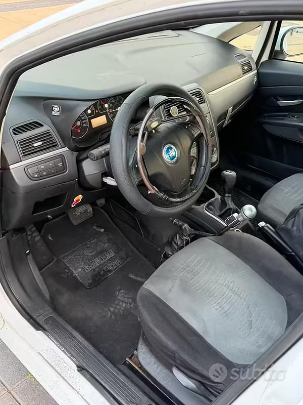 Usata Fiat Grande Punto 90 CV (66 kW) 2007 Bianco Utilitaria