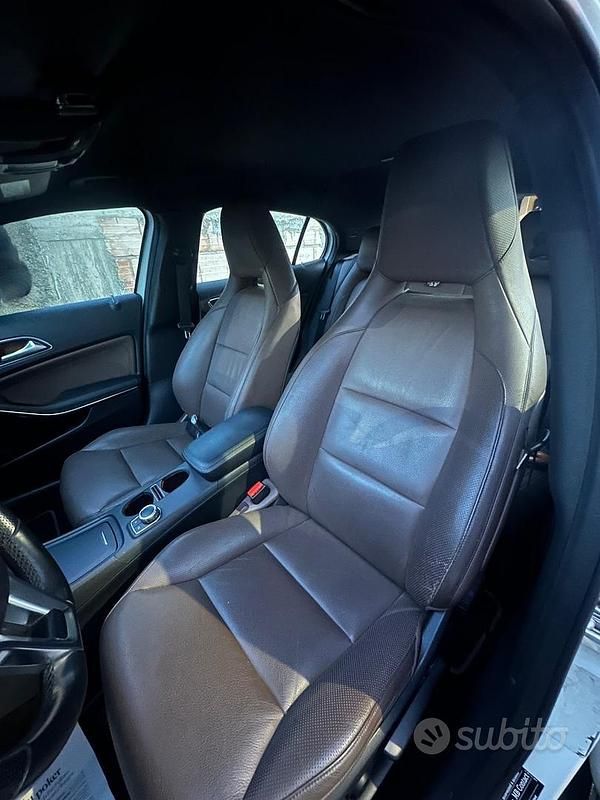 Usata Mercedes GLA220 Premium 170 CV (125 kW) 2015 Bianco SUV