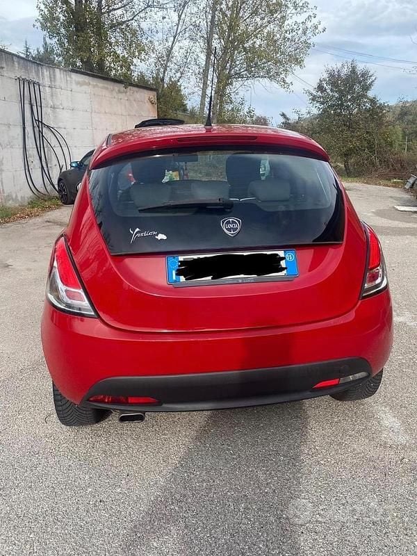 Usata Lancia Ypsilon 69 CV (50 kW) 2015 Rosso Utilitaria
