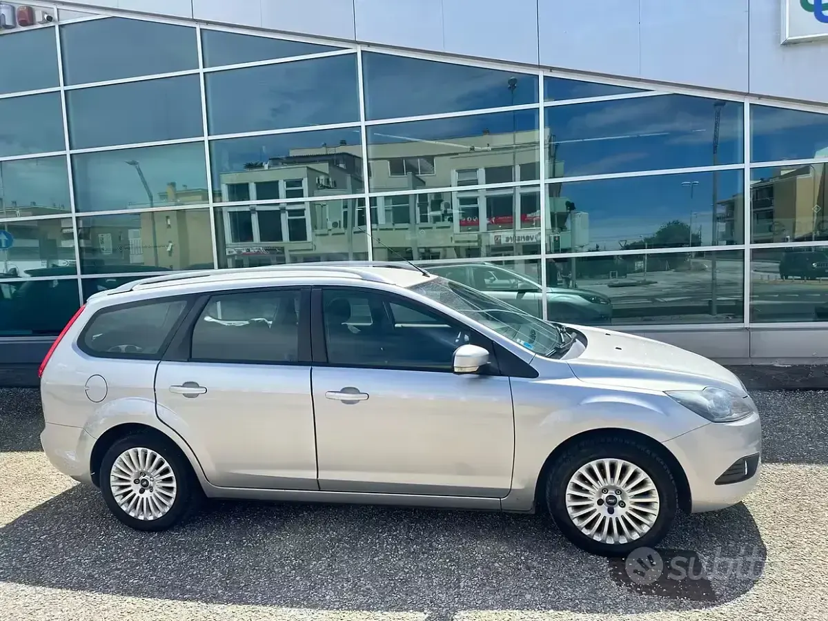Usata Ford Focus 110 CV (80 kW) 2009 Grigio Station wagon