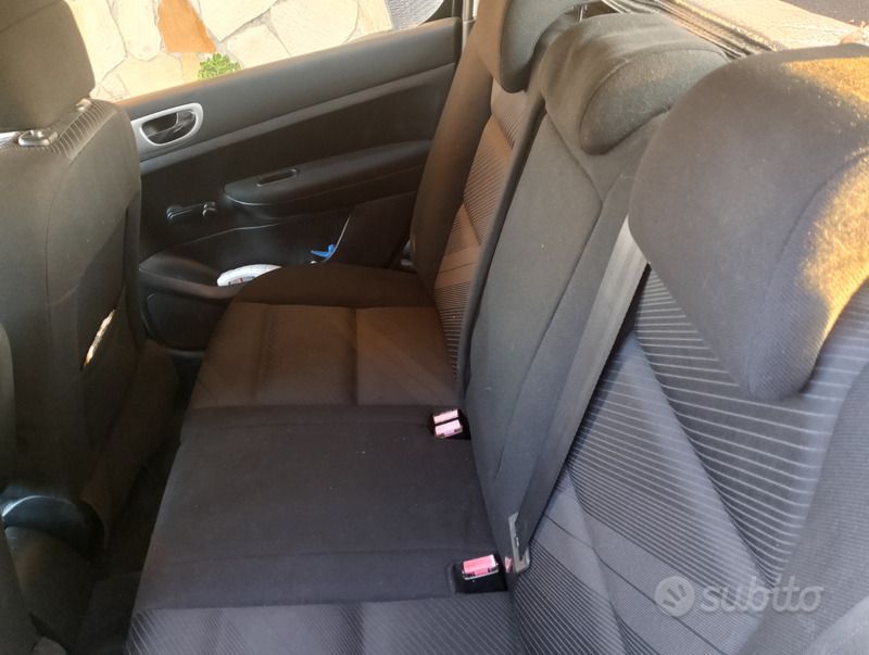 Usata 2005 Peugeot 307 Tre volumi | 1200 € (Buon prezzo) - Immagine 1/4