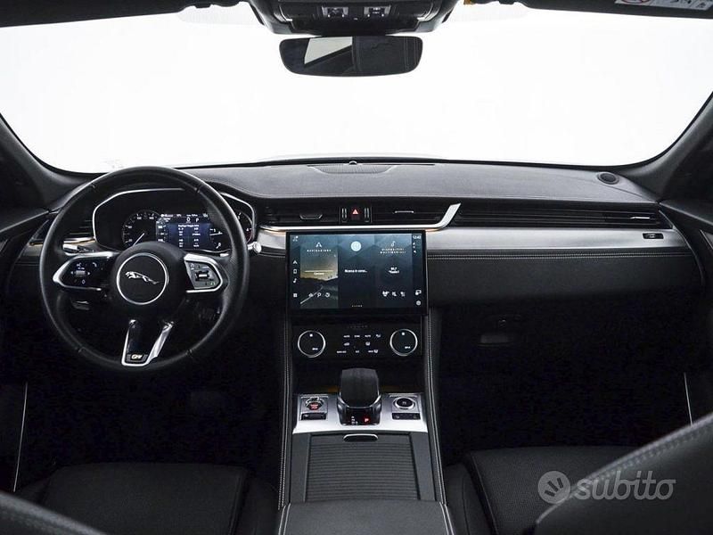 Begagnad Jaguar F-Pace R-Dynamic 204 HK (150 kW) 2022 Grå SUV