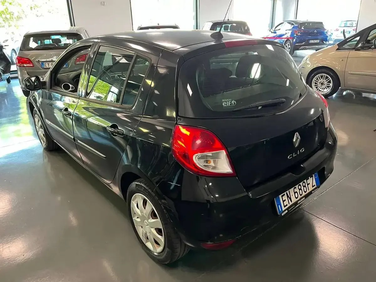 Usata Renault Clio III Dynamique 75 CV (55 kW) 2012 Other Berlina