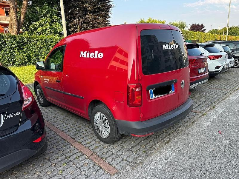 Usata VW Caddy 102 CV (75 kW) 2017 Monovolume