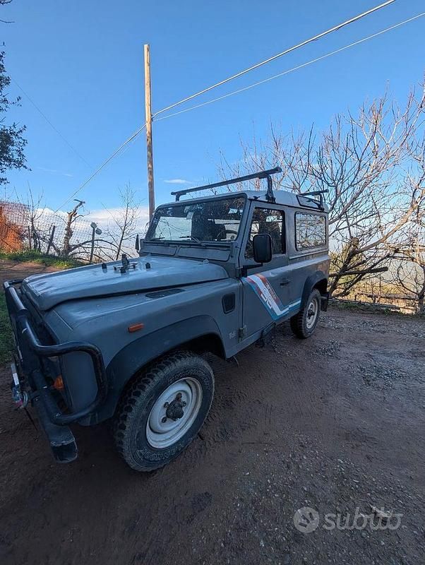 Usata Land Rover Defender 109 CV (80 kW) 1991 SUV