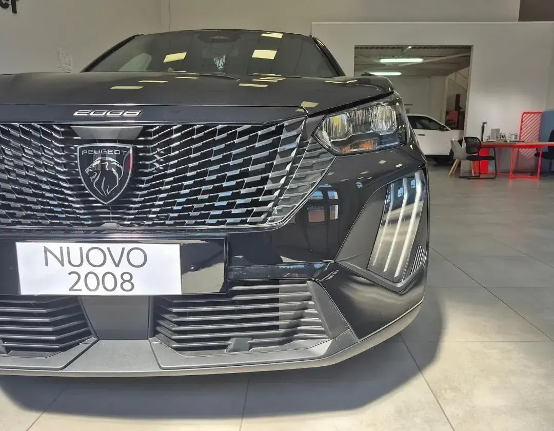 Nuova Peugeot 2008 Style 136 CV (100 kW) 2026 Nero SUV