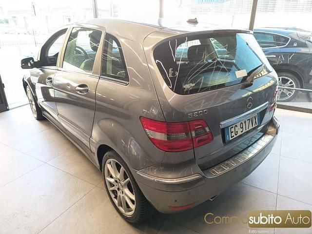 Usata Mercedes B200 Premium 140 CV (102 kW) 2011 Grigio scuro Monovolume