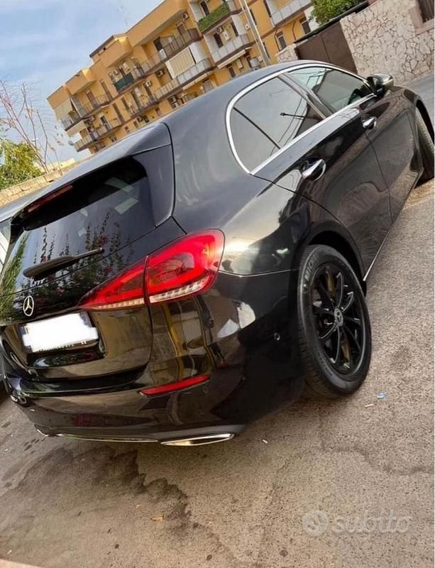 Nero Usata 2018 Mercedes A180 Due volumi | 19.500 € - Immagine 1/4