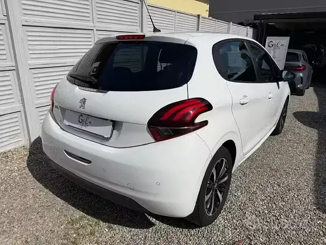 Usata Peugeot 208 Allure 83 CV (61 kW) 2019 Bianco Utilitaria