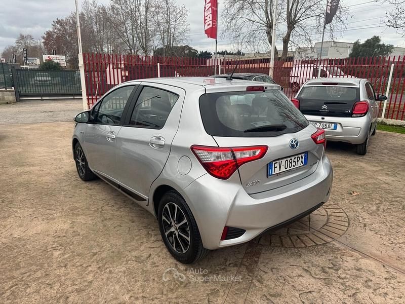 Usata Toyota Yaris Hybrid Active 73 CV (53 kW) 2019 Nero Berlina