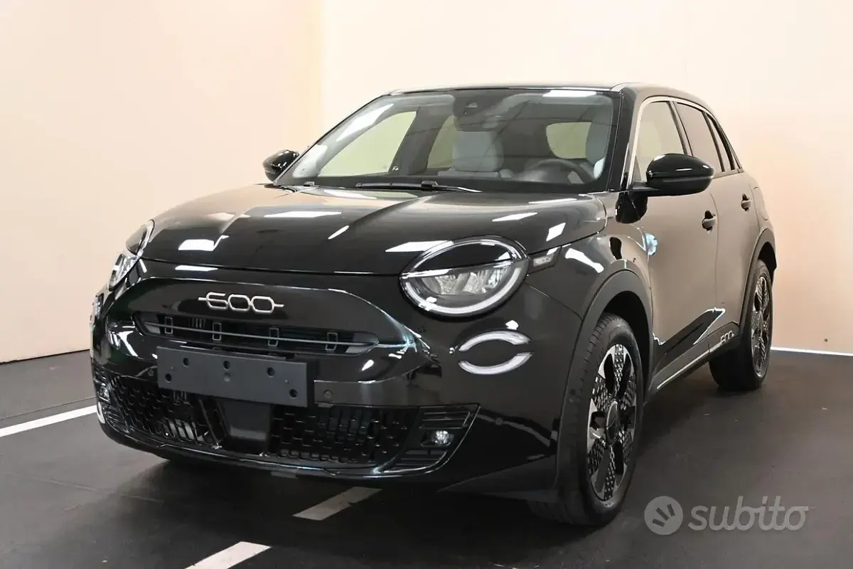 Usata Fiat 600 101 CV (74 kW) 2024 Nero SUV