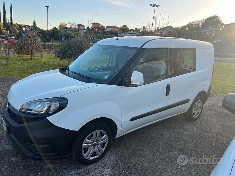 Usata Fiat Doblò 104 CV (76 kW) 2019 Bianco Monovolume