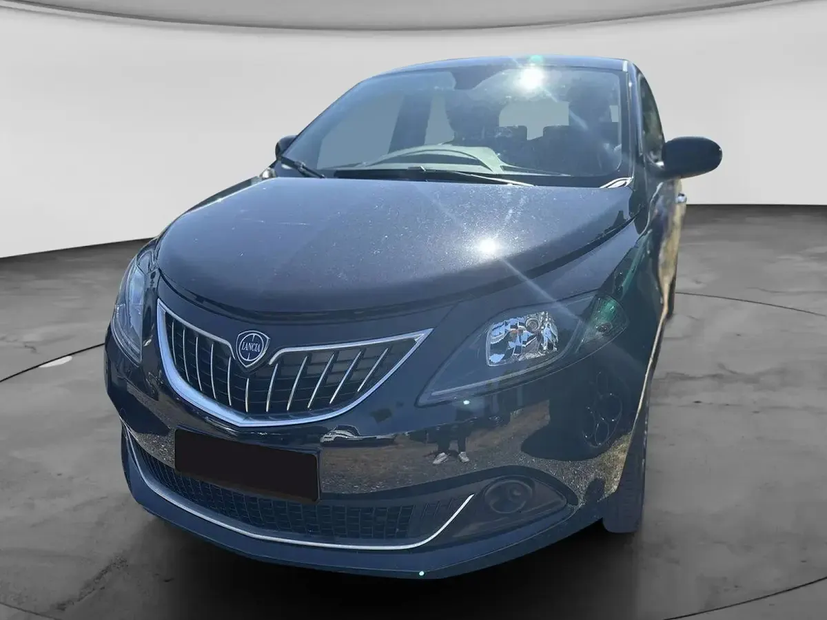 Usata Lancia Ypsilon S 70 CV (51 kW) 2024 Nero Utilitaria
