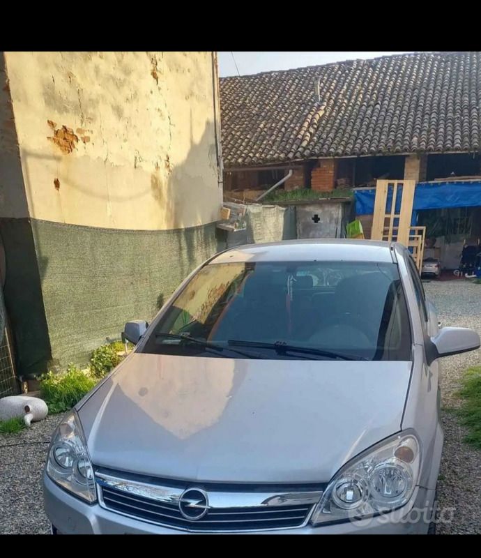 Usata Opel Astra 101 CV (74 kW) 2007 Grigio Berlina
