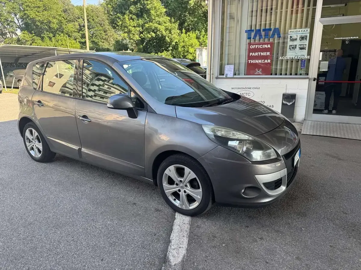 Usata Renault Scénic III Luxe 110 CV (80 kW) 2011 Grigio Monovolume