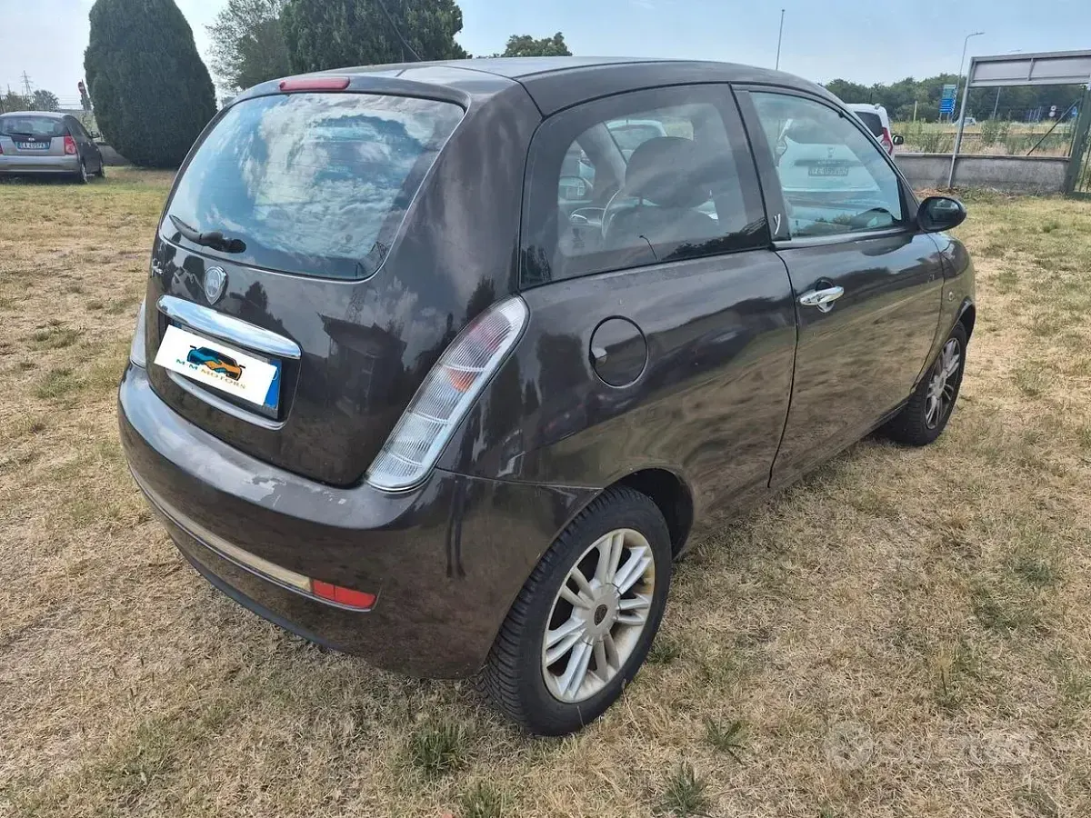 Usata Lancia Ypsilon 60 CV (44 kW) 2008 Marrone Utilitaria