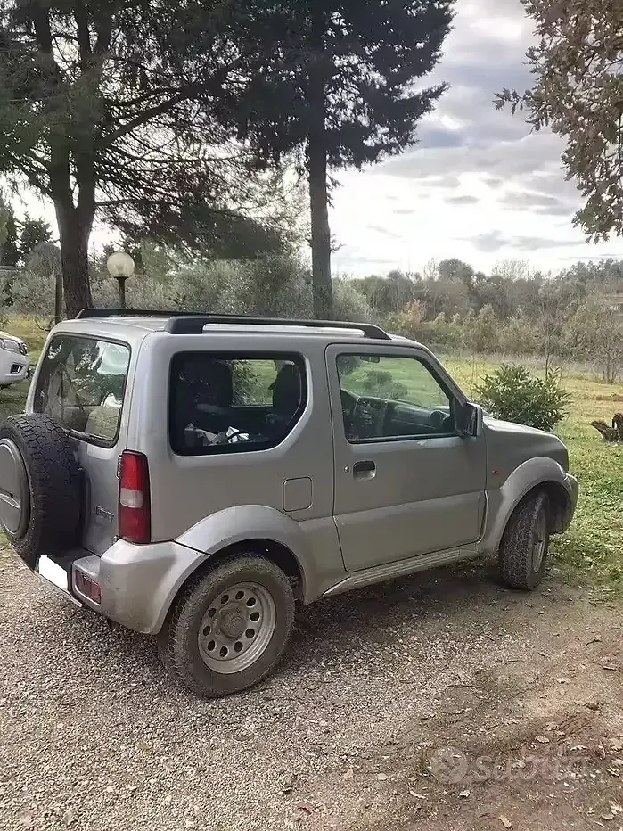 Usata Suzuki Jimny 86 CV (63 kW) 2006 Grigio SUV