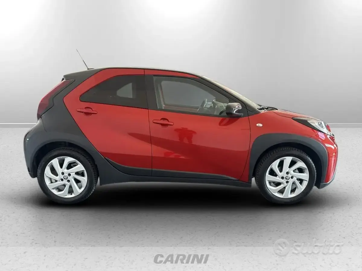 Usata Toyota Aygo X Trend 72 CV (52 kW) 2022 Rosso SUV