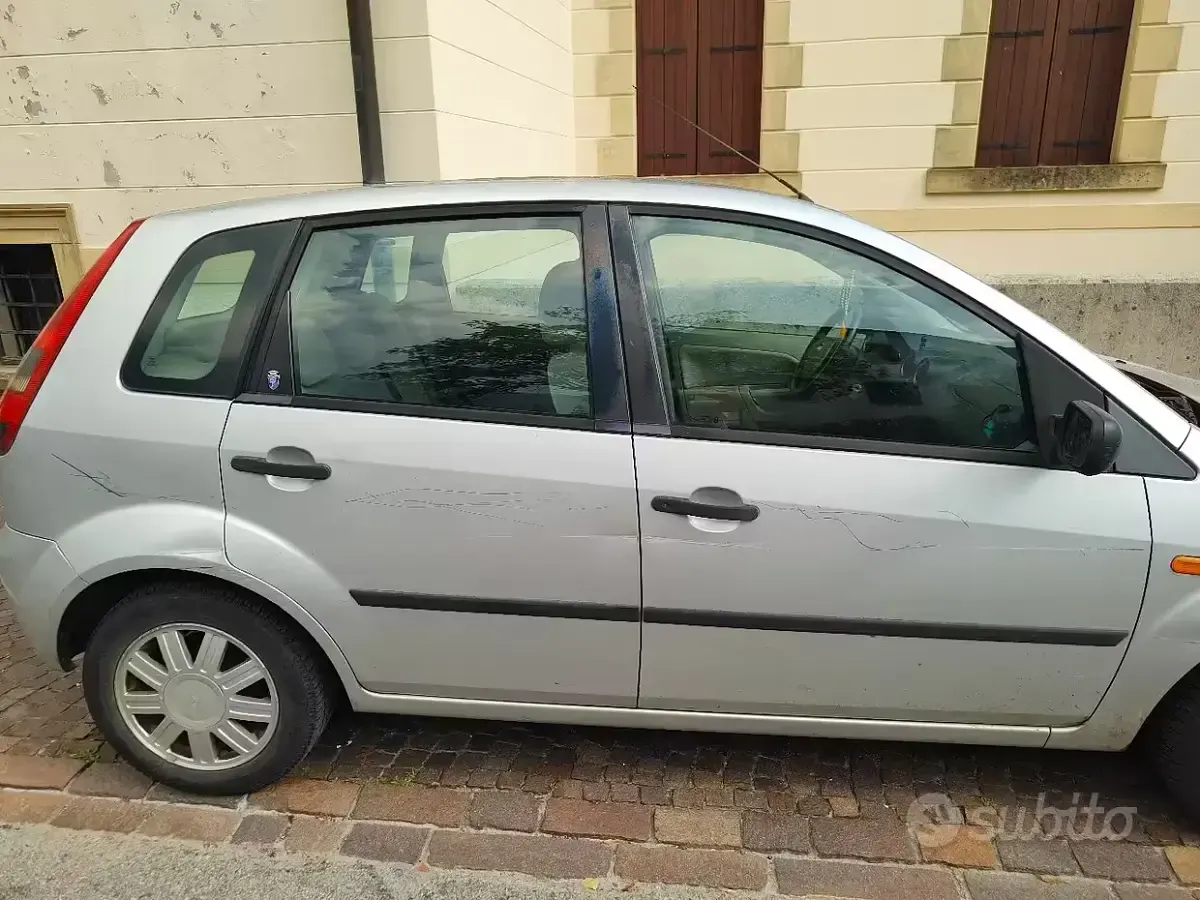 Usata Ford Fiesta 75 CV (55 kW) 2002 Utilitaria