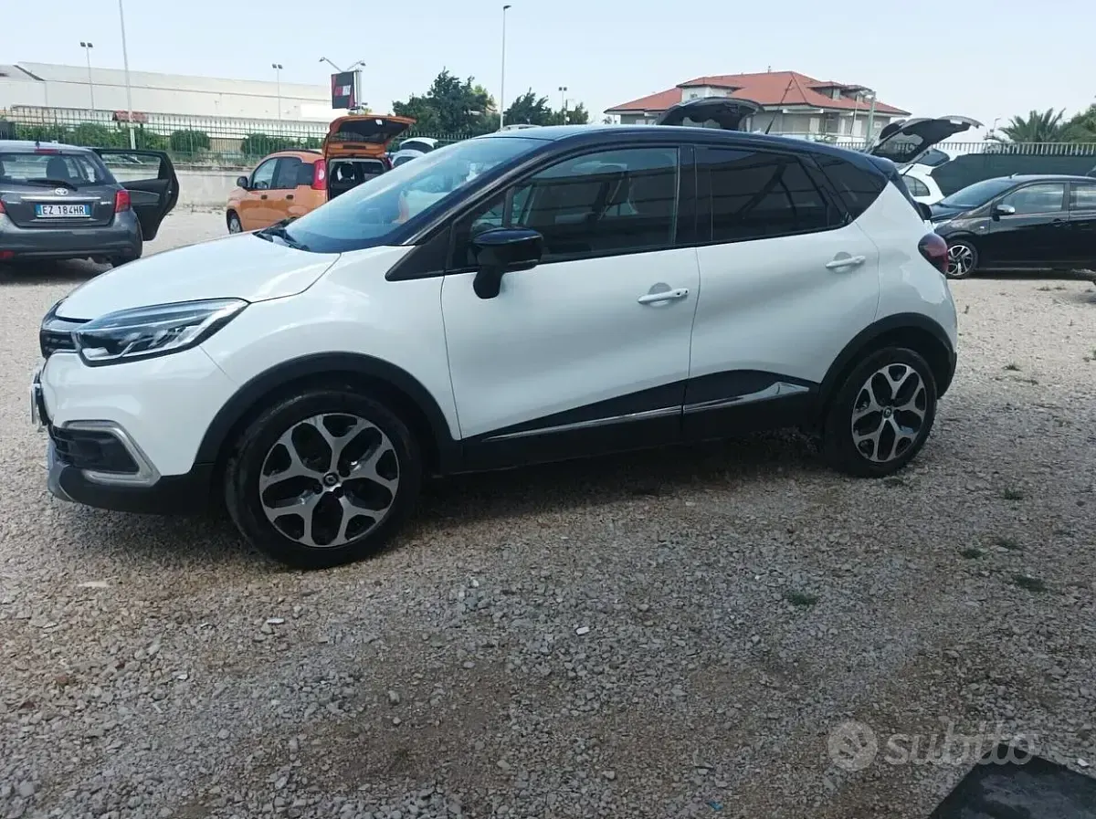 Usata Renault Captur Intens 90 CV (66 kW) 2017 Bianco SUV