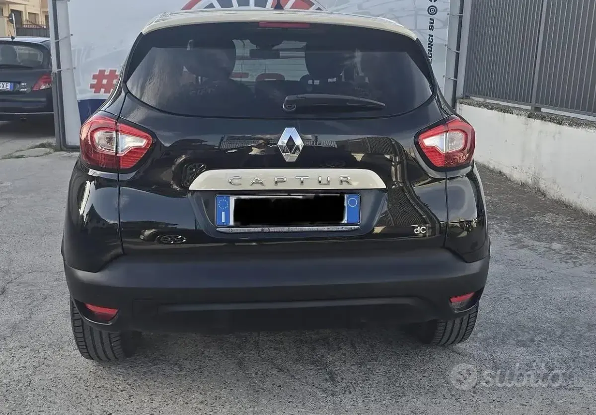 Usata Renault Captur 72 CV (52 kW) 2013 Nero SUV