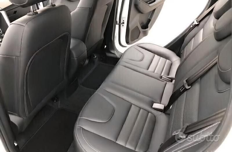Usata EVO Evo 5 127 CV (93 kW) 2023 Bianco SUV