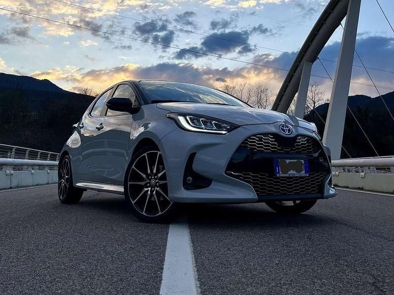 Usata 2022 Toyota Yaris Hybrid Sport Tre volumi | 20.000 € (Molto cara) - Immagine 1/4